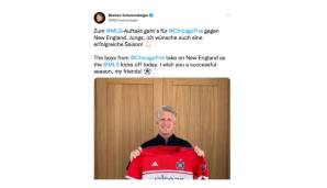 Schweini ließ sich extra noch das neue Fire-Trikot einfliegen, um seinen Jungs aus Chicago alles Gute für die Saison zu wünschen.