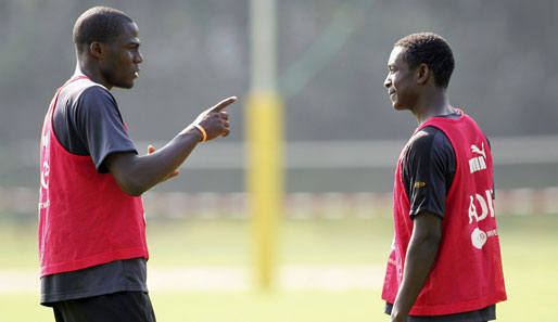 Guy Demel (l.) und Charles Takyi zu gemeinsamen Zeiten beim Hamburger SV (2005)