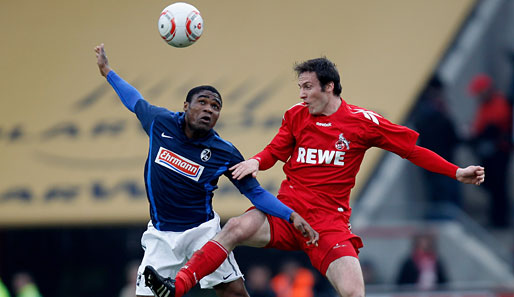 Der SC Freiburg plant langfristig mit Mittelfeldspieler Cedric Makiadi (l.)