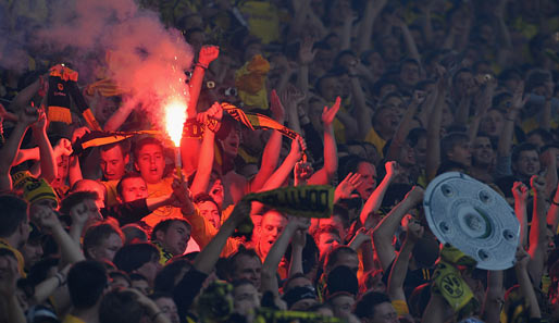 Die Südtribüne hat die Schale schon, Klopp und die BVB-Spieler müssen noch zwei Wochen warten