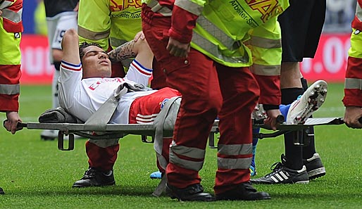 Hamburgs Paolo Guerrero zog sich im Spiel gegen Gladbach vermutlich einen Innenbandanriss zu