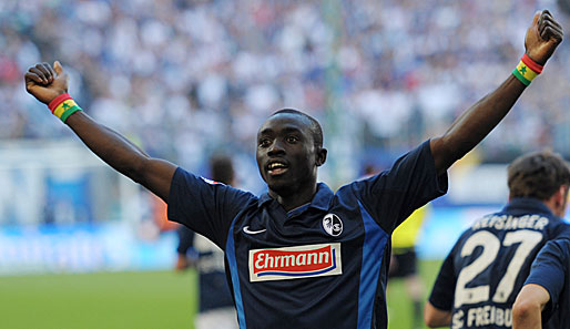 Freiburgs Papiss Cisse hat von Manager Dirk Dufner ein Ultimatum gestellt bekommen