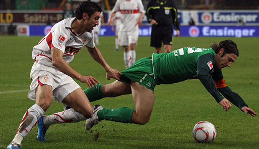 Ciprian Marica (l.) hat bei Schalke 04 bis 2013 unterschrieben