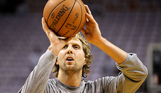 Mavericks-Superstar Dirk Nowitzki hält sich derzeit bei Alba Berlin fit