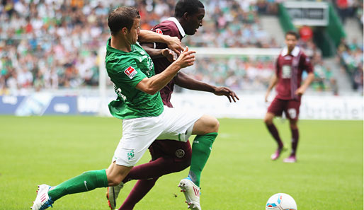 Werders Lukas Schmitz (v.) hat nach Knieproblemen das Training wieder aufgenommen