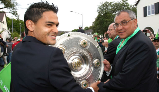 Josue (l.) und Felix Magath wurden mit dem VfL Wolfsburg 2009 deutscher Meister