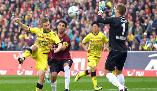 Ron-Robert Zieler (r.) machte gegen Jakub Blaszczykowski und den BVB eine klasse Partie