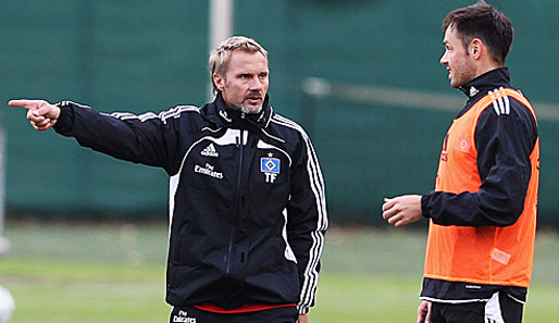 Da geht's lang! Thorsten Fink (l.) gibt HSV-Kapitän Heiko Westermann die ersten Anweisungen