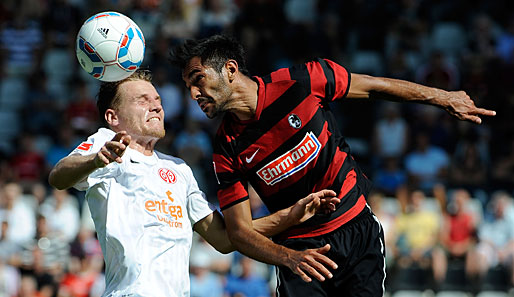 Yacine Abdessadki (r.) wurde wegen krassen Fehlverhaltens vom SC Freiburg entlassen