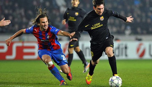 Wolfsburgs Neuzugang Petr Jiracek (l.) stand diese Saison schon Lionel Messi gegenüber