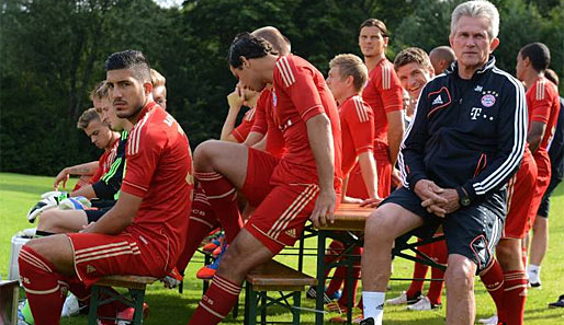 Emre Can (l.) und Trainer Jupp Heynckes beim offiziellen Mannschafts-Fototermin