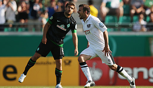 Im Pokal sah Sokratis (l.) noch ganz alt aus. Trotzdem ist sein Selbstvertrauen ungebrochen