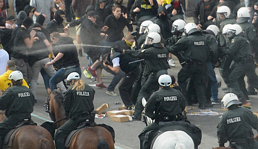 "Schwere Randale" auf dem Stadionvorplatz