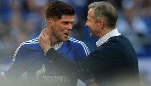 Klaas-Jan Huntelaar (l.) bekam trotz seines Dreierpacks einen Rüffel vom Coach