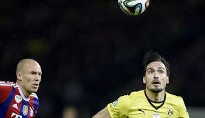 Mats Hummels (r., mit Arjen Robben) muss weiter auf sein Comeback warten