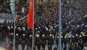 Der Kräfteeinsatz in NRW, wie hier beim Revier-Derby, soll verringert werden