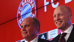 Matthias Sammer (r.) bleibt dem Rekordmeister bis 2018 erhalten