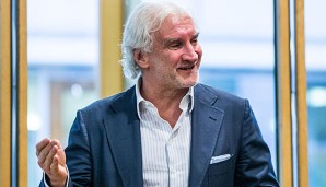 Rudi Völler ist offensichtlich beeindruckt von Alex Meiers Torquote