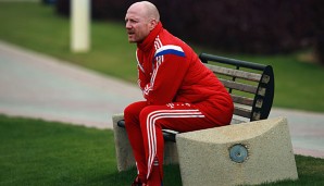 Matthias Sammer beobachtet gerade die Nachwuchsspieler des FC Bayern mit kritischem Blick