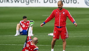 Pep Guardiola spricht nach den ersten Trainingseinheiten auf einer PK über seine Eindrücke