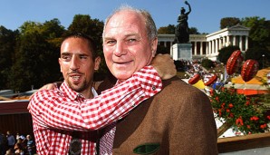 Franck Ribery und Uli Hoeneß verstehen sich noch immer prächtig