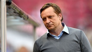 Horst Heldt ist zufrieden mit der Arbeit von Trainer André Breitenreiter