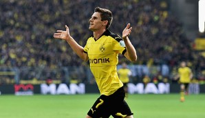 Jonas Hofmann zog seinen Mitspieler Marco Reus zur Beratung heran