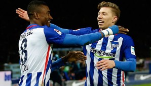 Mitchell Weiser feiert mit Salomon Kalou