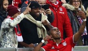 Douglas Costa hat sein Tor gegen Gladbach per Selfie gefeiert