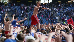 Lewis Holtby findet, auch ein Klassenerhalt solle gebührend gefeiert werden