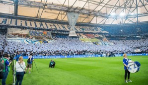 Die Stimmung ist Hervorragend und die Veltins-Arena bebt