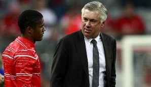 Trainer und Spieler: Carlo Ancelotti und Douglas Costa