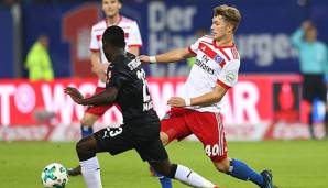 Jann-Fiete Arp geht gegen Mangala in den Zweikampf