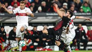 Holger Badstuber erkämpft sich gegen Kevin Volland den Ball