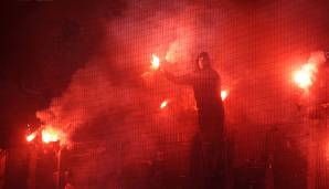 "Bevor die Uhr ausgeht, jagen wir euch durch die Stadt." Mit dieser Drohung auf einem Banner sorgten die HSV-Fans schon vor ein paar Wochen für einen Eklat. Die Pyro-Show in der Nachspielzeit ist das nächste zweifelhafte Kapitel der HSV-Fans.