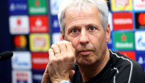 Lucien Favre stellt sich vor dem Leverkusenspiel der Presse.