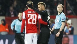 Dejan Joveljic (l.) wechselt zu Eintracht Frankfurt.