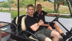 Interview auf dem Golfkart: SPOX-Redakteur Jochen Tittmar mit Rouven Schröder im Mainzer Trainingslager in Grassau.