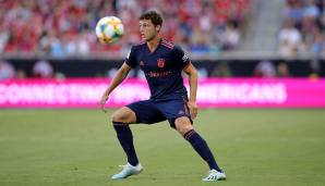 ABWEHR - BENJAMIN PAVARD (180 Minuten): Tadelloser Einstand des Weltmeisters. Zog es vor, die einfachen Dinge zu machen. Agierte bis auf eine Hälfte gegen Milan, als er hinten rechts spielte, in der Innenverteidigung. Note: 2,5.