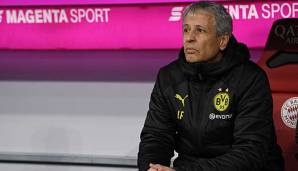 Von den eigenen Spielern in München erneut im Regen stehen gelassen: BVB-Trainer Lucien Favre.