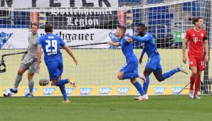 Manuel Neuer (l.) musste viermal hinter sich greifen.