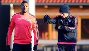 Jerome Boateng, Thomas Müller und Co. führen den Lufthansa-Passagieren "Flyrobic" vor