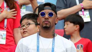 Jerome Boateng erregte mit seinem Outfit auf der Tribüne für Aufsehen, als er mit einer Rotsperre das letzte WM-Gruppenspiel der Nationalmannschaft ansehen musste.