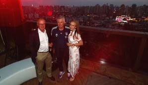 Noch im selben Sommer ging der FC Bayern auf Sommertour in China. Während Rummenigge den Trip als "vollen Erfolg" feierte, sah Hoeneß die aufwendige Reise als "grenzwertig" an.