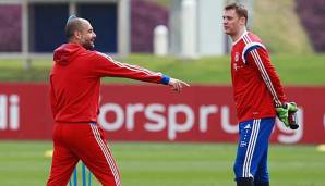 Verrückter Professor und sein Schützling: Als Bayern-Trainer wollte Pep Guardiola Torhüter Manuel Neuer im Mittelfeld einsetzen.