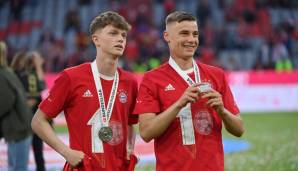 Paul Wanner und Gabriel Vidovic bei der Meisterschaftsfeier des FC Bayern München.