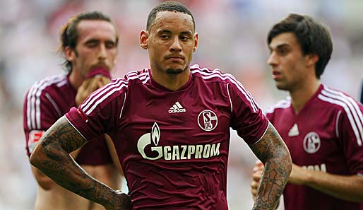 Lange Gesichter gab's bei Jermaine Jones (M.) und seinen Schalker Kollegen