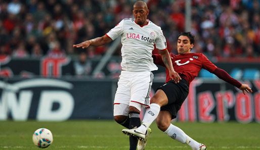 Jerome Boateng (l.) wurde nach einer Tätlichkeit vom Platz gestellt