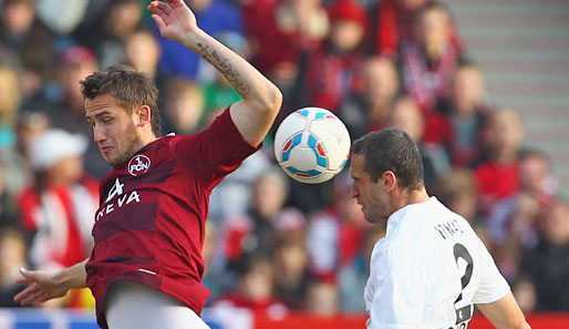 Tomas Pekhart (l.) war an der Entstehung des 1:0 für Nürnberg beteiligt