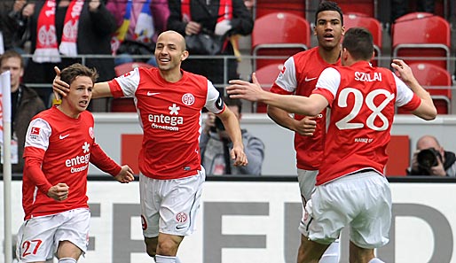 Nicolai Müller (l.) und Kollegen bejubeln das schnellste Tor der laufenden Saison